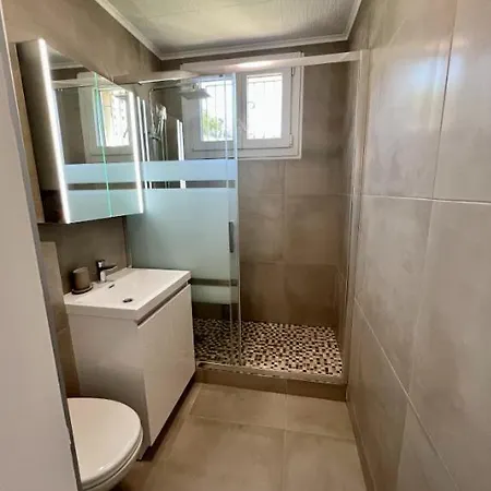 20 Mins From The شقة *