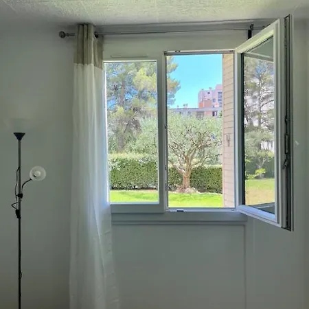 דירה 20 Mins From The ניס